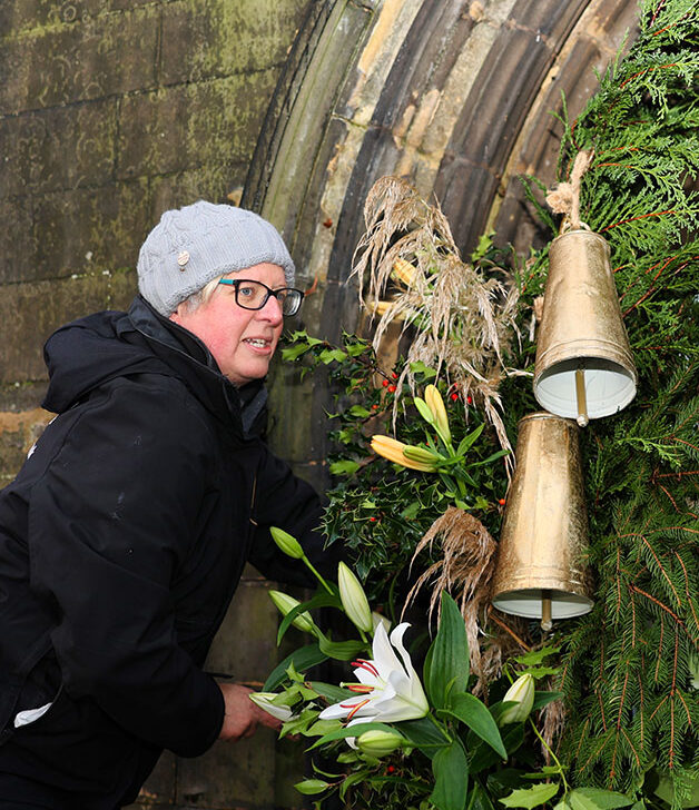 Jacqui-O-BFF-designing-with-Bredefleur-lilies