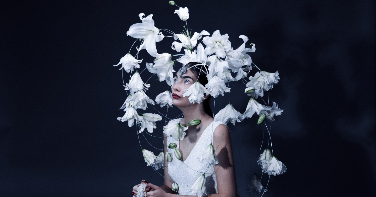 Anna Loshakova-zittend